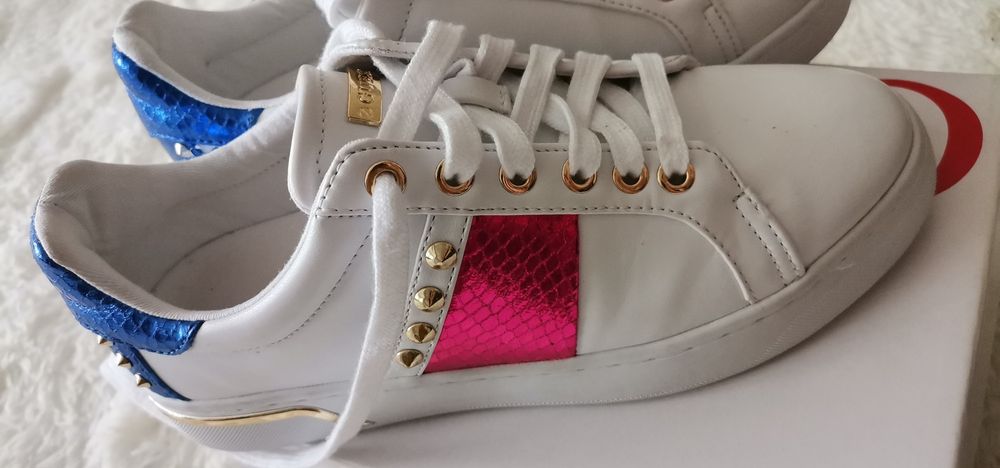 Guess оригинални сникърси