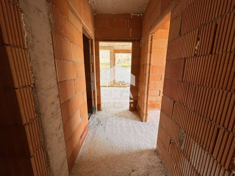 Продава се Двустаен апартамент в Варна, Изгрев - 75 кв.м за 836 €/кв.м - Снимка #4