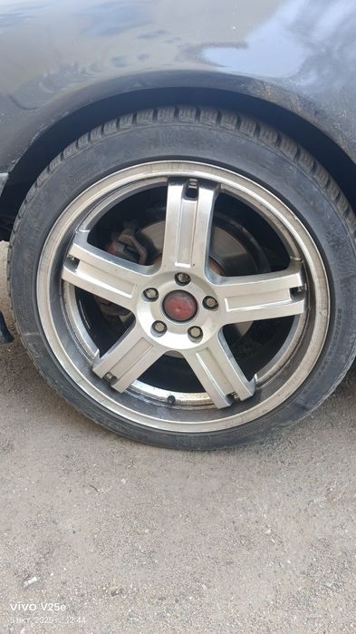 Продам комплект зимних шин с дисками
