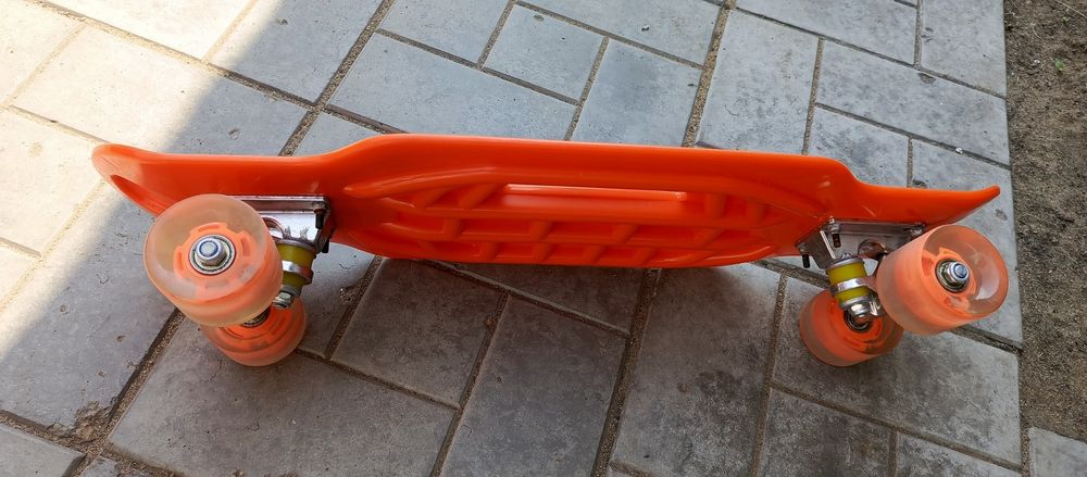 Продам скейт новый.