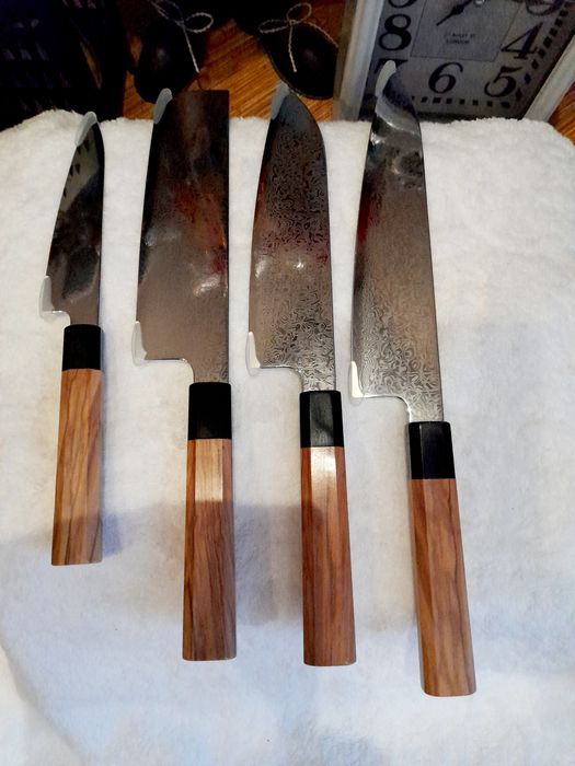 Страхотни, нови ножове Дамаска  стомана,  с дрьжка от маслиново дьрво