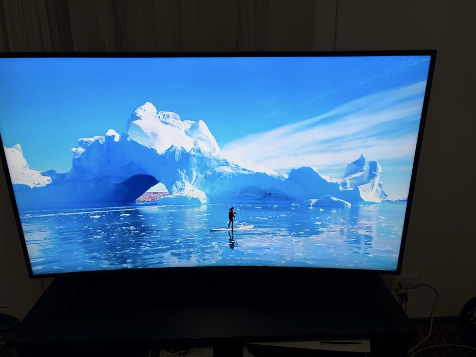 Smart TV Curbat Samsung 55" (138 cm) 4K – Model UE55TU8372 (Mici defecte vizuale)