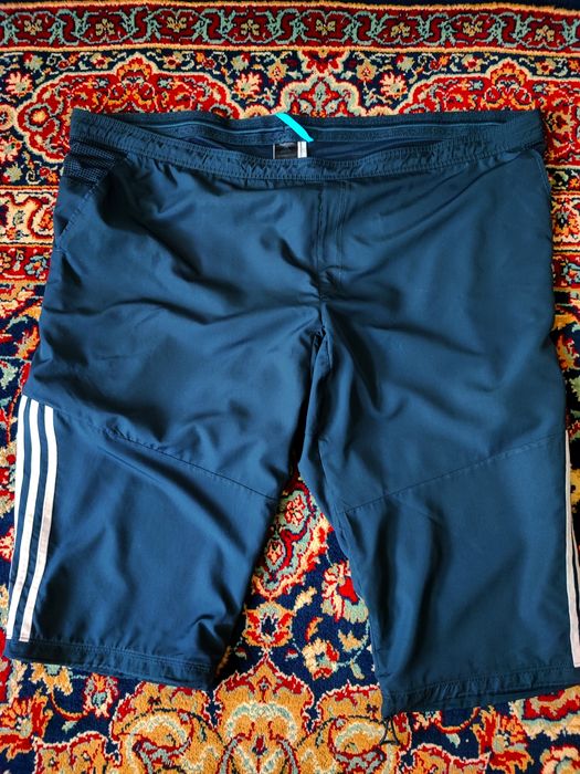 Шорты ADIDAS летние на очень полного мужчину.