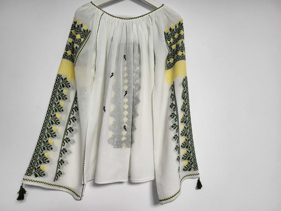 Ie/II tradiționale cusute  100% manual