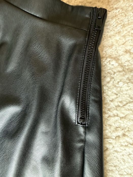 Fusta H&M din piele ecologica