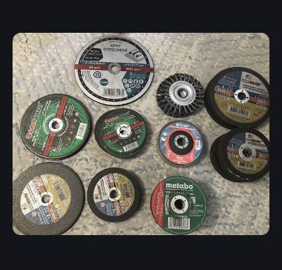 Имеются диски для болгарки