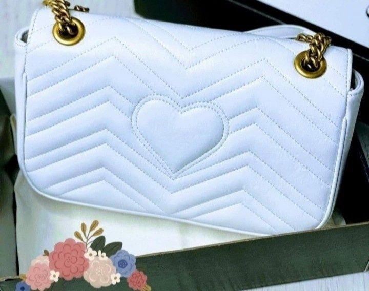 Geanta alba,logo metalic auriu mat,saculet, etichetă