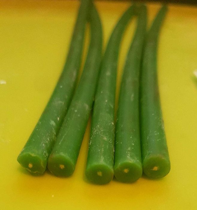 Восковые свечи черные