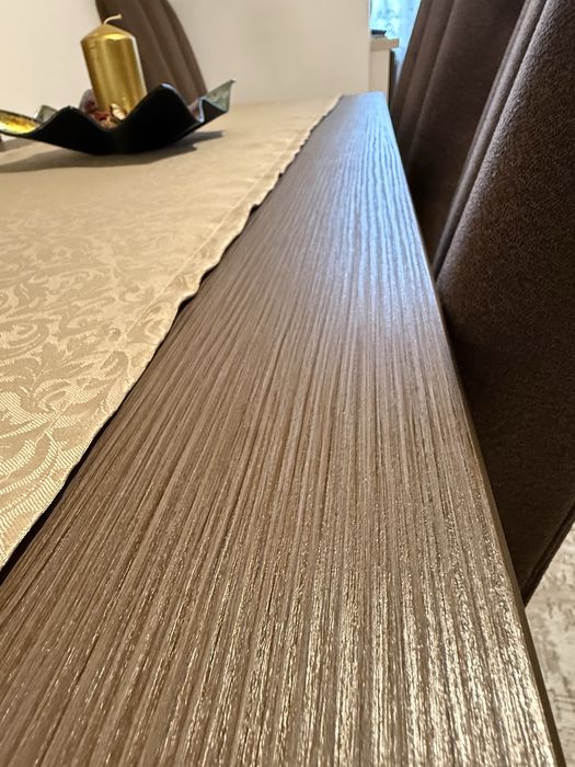 Masă cu 4 scaune – MDF maro, stare foarte bună