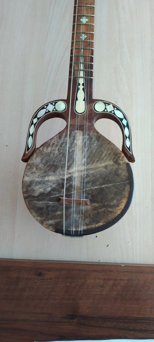 Professional Qashqar rubobi sotiladi