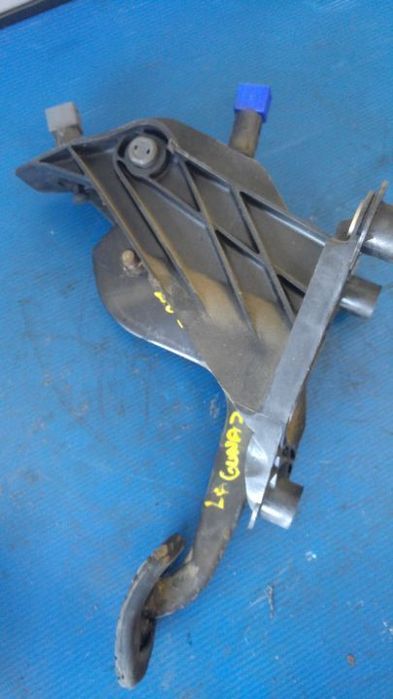 pedala ambreiaj renault laguna 2 8200019163