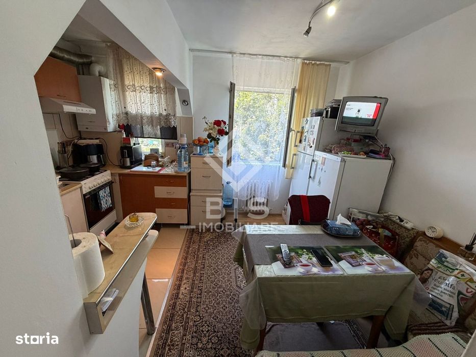 Apartament de vanzare 3 camere - zona Decebal — fotografia 2
