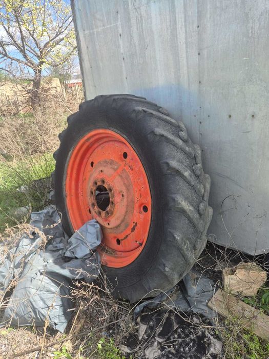 Джанта с гума за Трактор