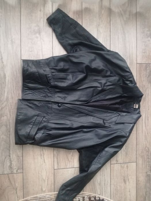 Продавам дамско кожено яке