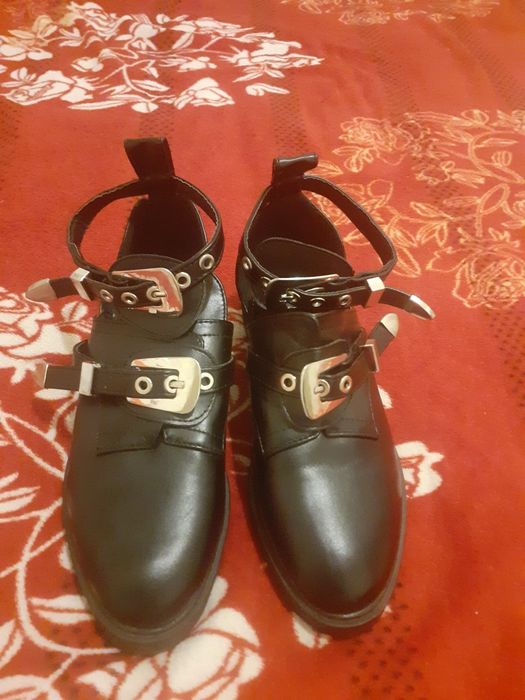 Pantofi noi decupati nr 37