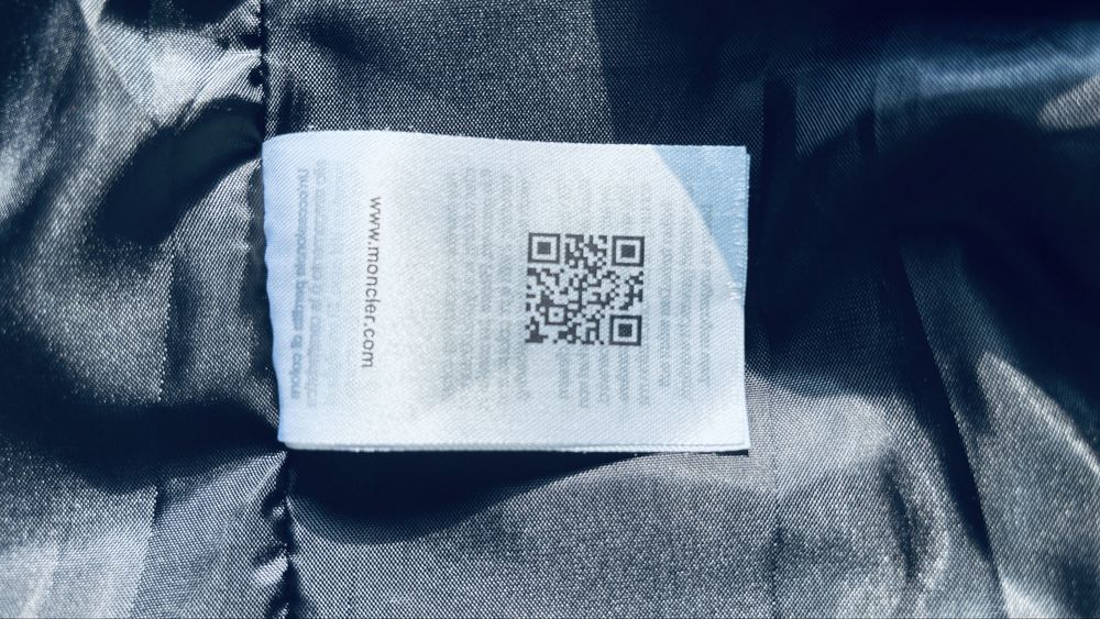 Vestă Moncler, din puf – Stare impecabilă!