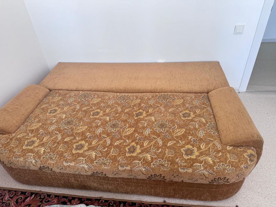 Продам холодильник и диван