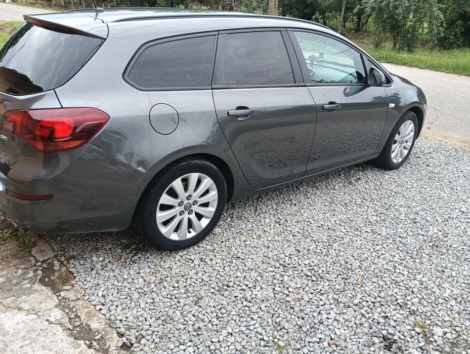 Vând Opel Astra J Sports Tourer 1.7 cdti 2012