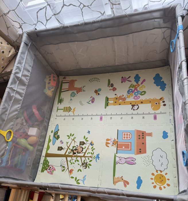 Кошара за игра с килимче, 40 бр. топки и дръжки за изправяне