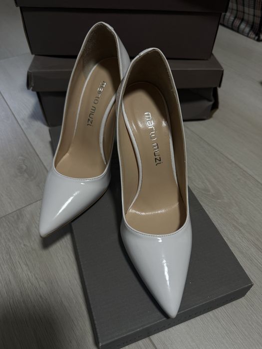 Продам белые туфли 35 размера