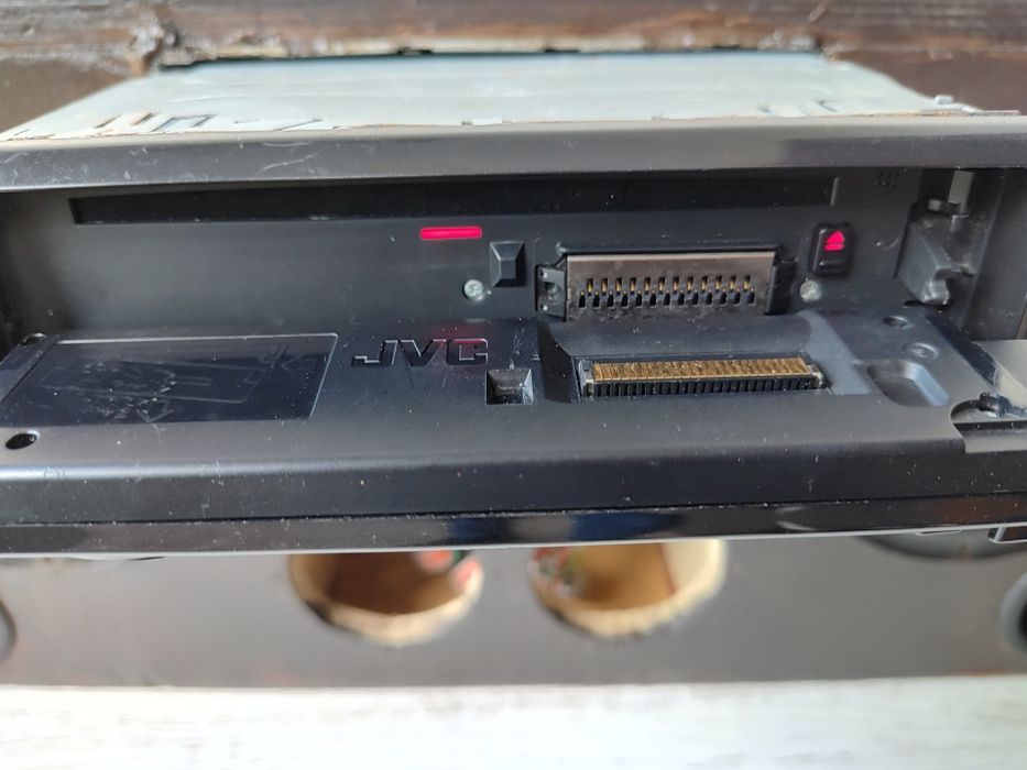 Висок клас JVC KD-DV7402