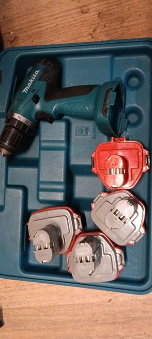 Продавам акумулаторни бормашини макита,куфар,зарядни