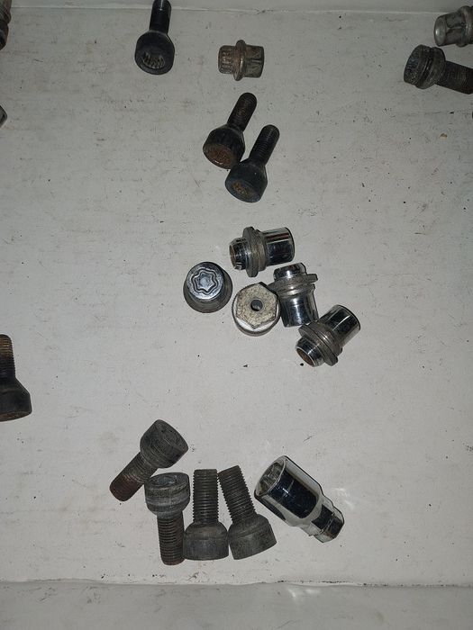 Болтове и Гайки за джанти BMW Toyota VW OPEL Sharan PEUGEOT CITROEN