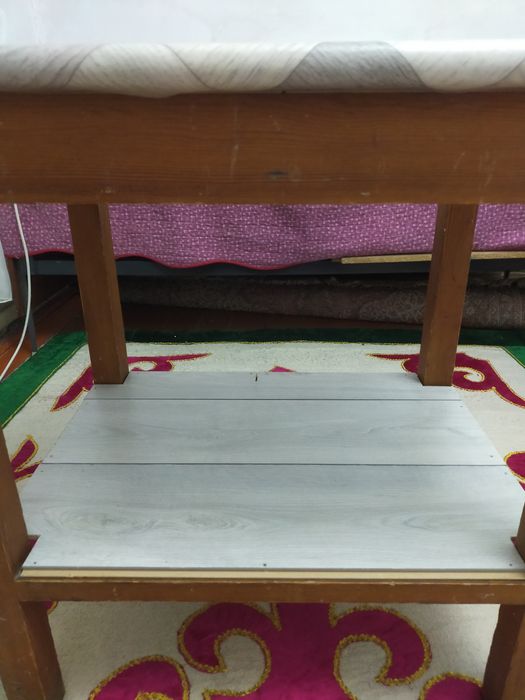 Продам Тумба,стол и 20ти бутыли!