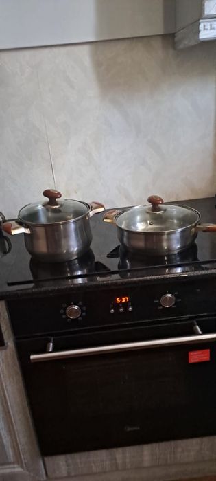Продам кастрюли и сковороду по 3000 цептер