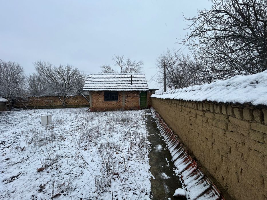 Къща на 2 етажа с мазе, гараж и кладенец – с. Крушето