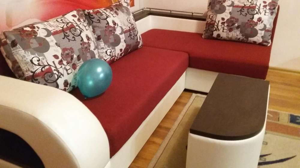 Продам угловой диван с креслом