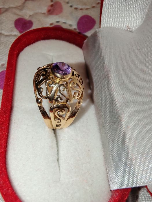 Златен дамски пръстен