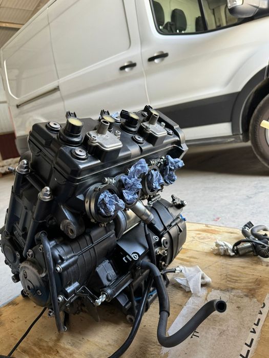 Vând motor Yamaha FZ 1