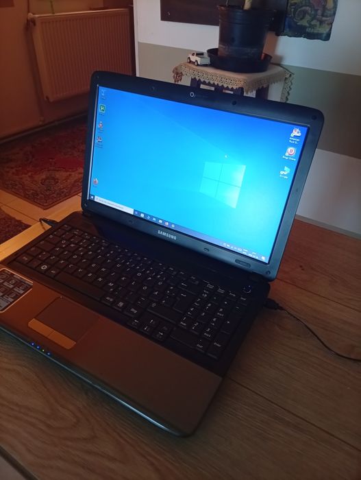 Laptop Samsung R540