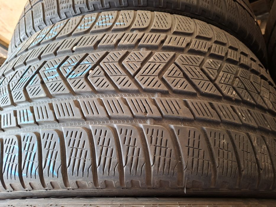 ! 2 anvelope 275/35 R22 Pirelli - VANDUTE!