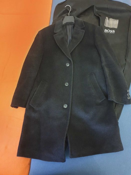 HUGO BOSS ПАЛЬТО новое продам