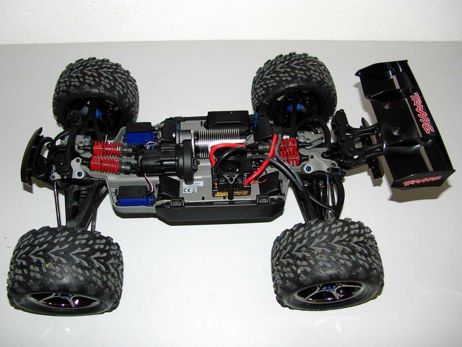 Продам Traxxas E-Revo Brushless