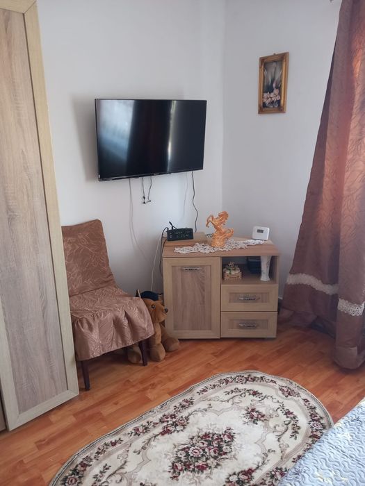 Vând apartament Rm Sarat