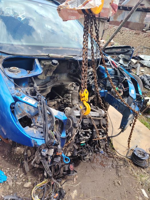 Vând motor Peugeot 206HDi 2l complet cu cutie