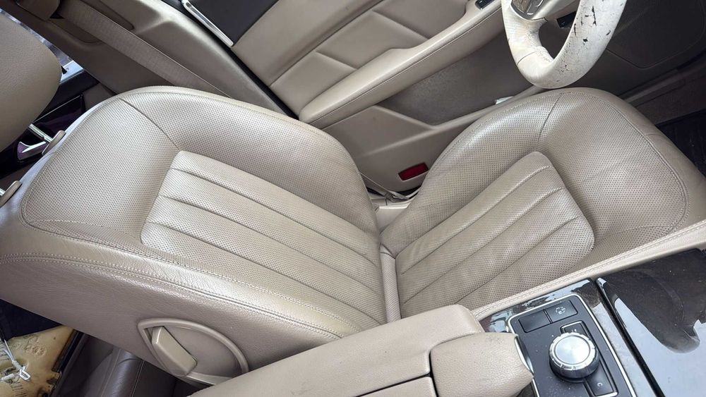 Dezmembrez Mercedes Benz CLS W218 350 CDI 2012