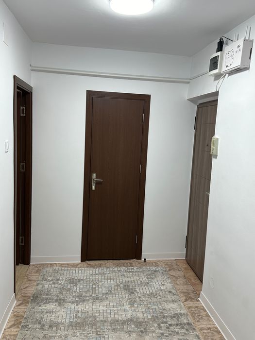 Închiriez apartament  2 camere zona Piața Traian