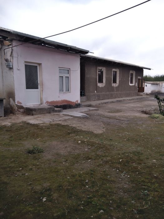 6 sutik uy sotiladi yashash uchun xama sharoitlari bor gaz,suv,svet