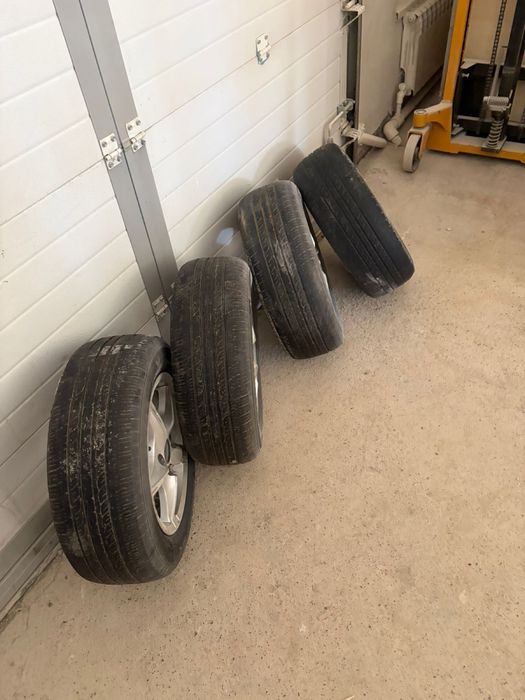 Продам шины с камплект 185/65 R14 86H (ВАЗ) Б/У