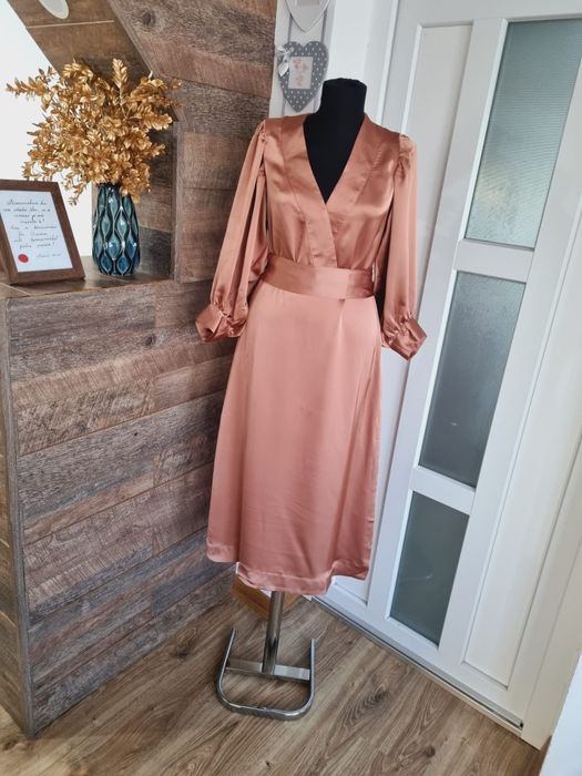 Rochie eleganta de satin cu cordon