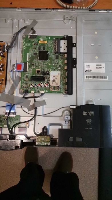 Продам телевизор б/у на запчасти