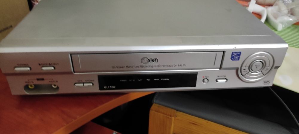 Видео магнитофон пользовались 3-4 раз LG