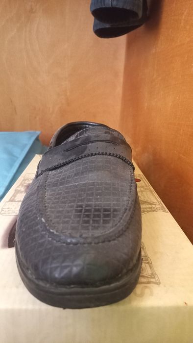 Tufli sotiladi razmeri 40