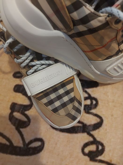 Adidasi burberry