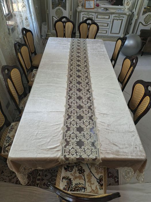 Стол с 12 стульями