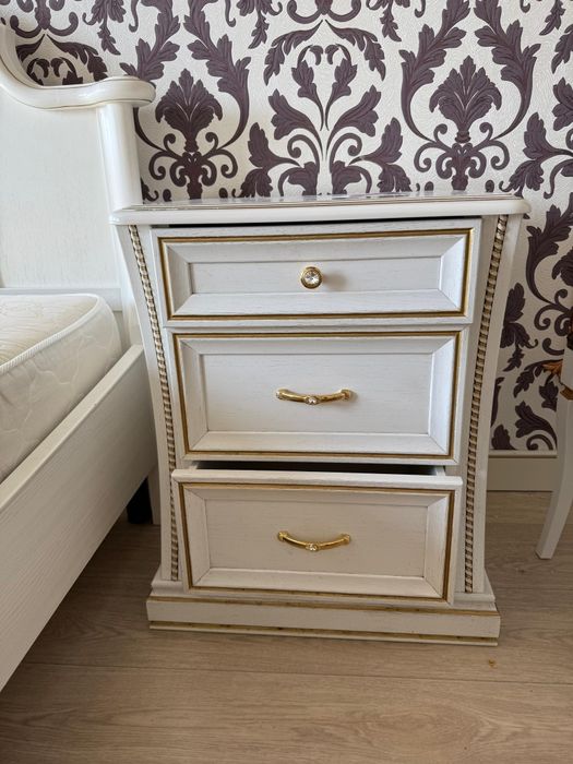 Продаю спальный гарнитур